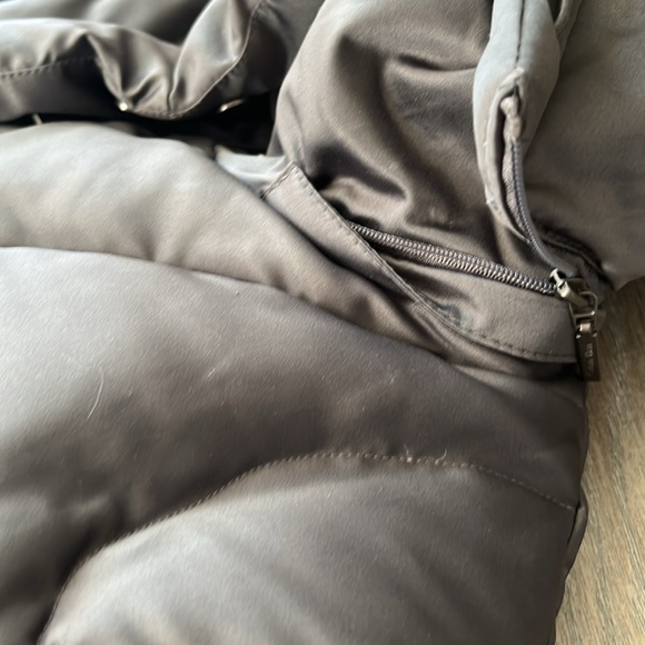 New without tags Calvin Klein puffer jacket. Gray/size large. - Picture 3 of 11